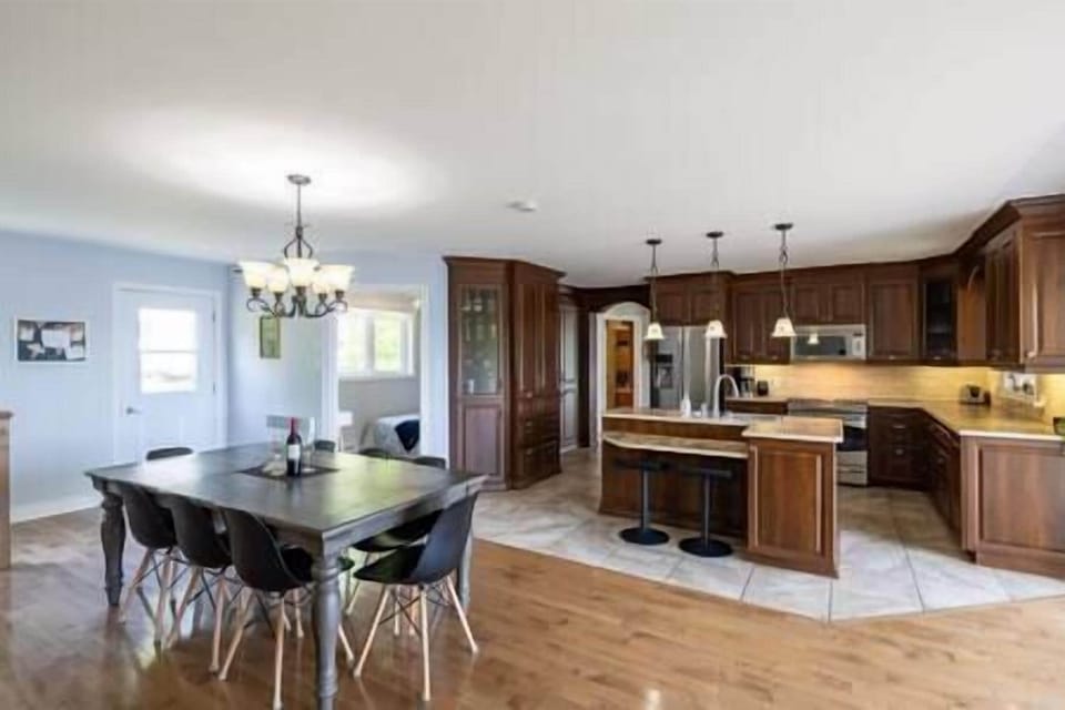 Dining room and kitchen (2)