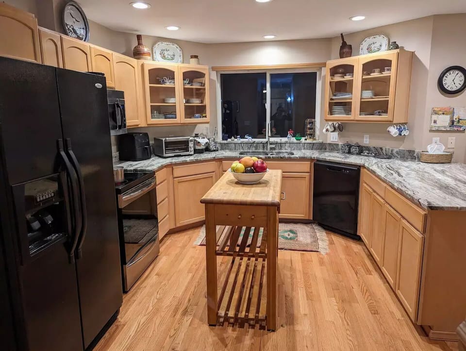 Gorgeous kitchen beckons you to cook, bake, socialize and entertain!