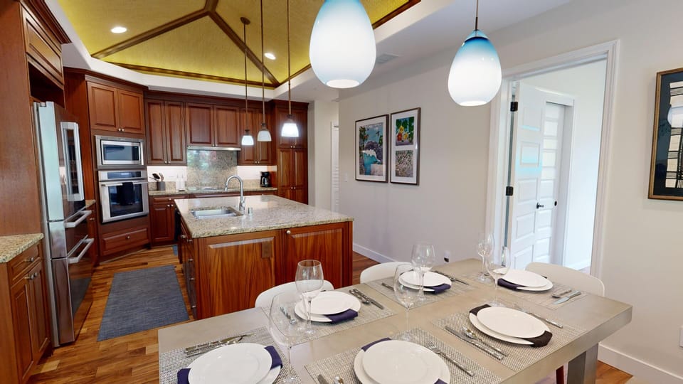 Kitchen and NEW dining table that seats 6