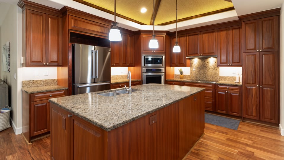 Well equipped kitchen for a fun holiday cooking fresh food from Hawaiian local markets