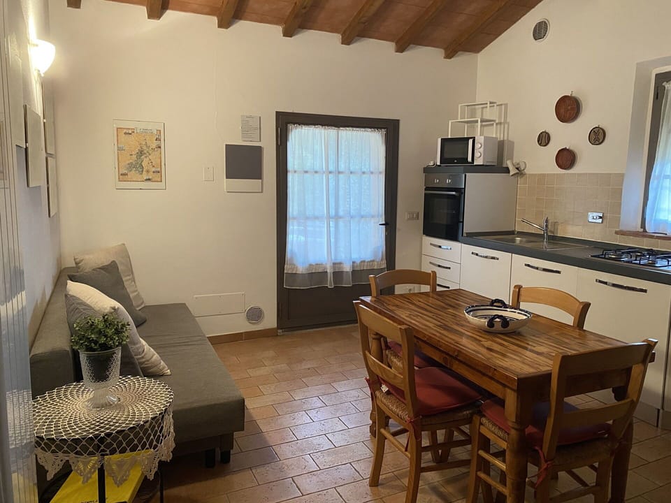 Autumn, Kitchen, Living Room, Spring, Summer