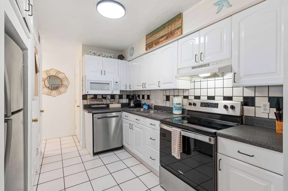 Fully Stocked Kitchen