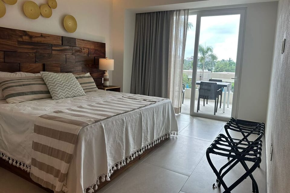 Mater ensuite bedroom