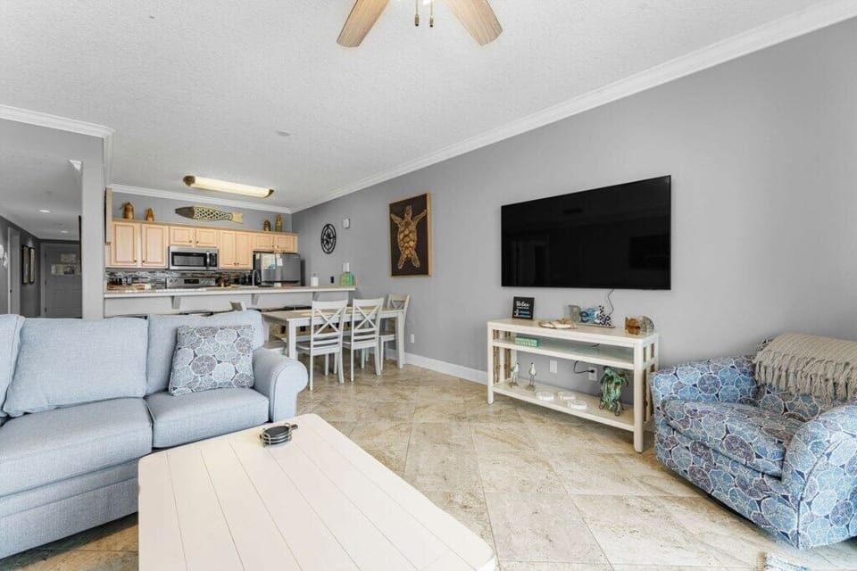 Living room image 3