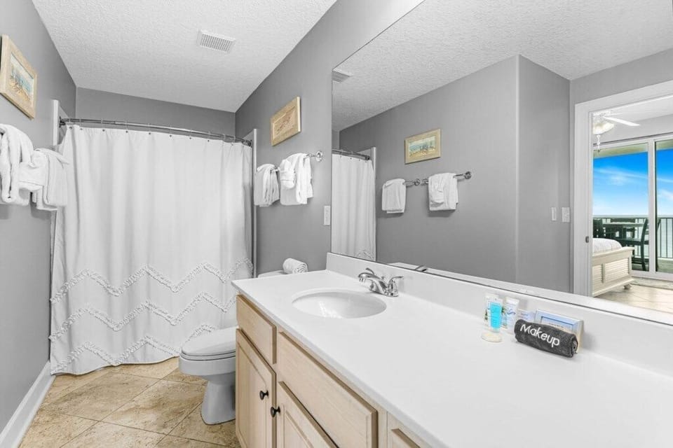 Full bathroom 1 image 1