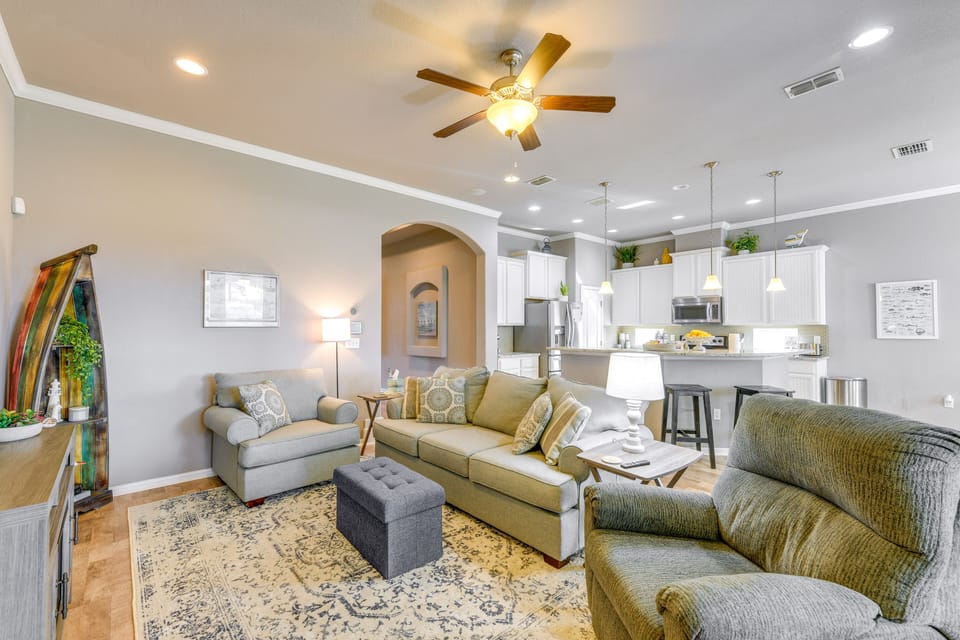 Living Room | Free Wifi | Central Heating & A/C | Smart TV