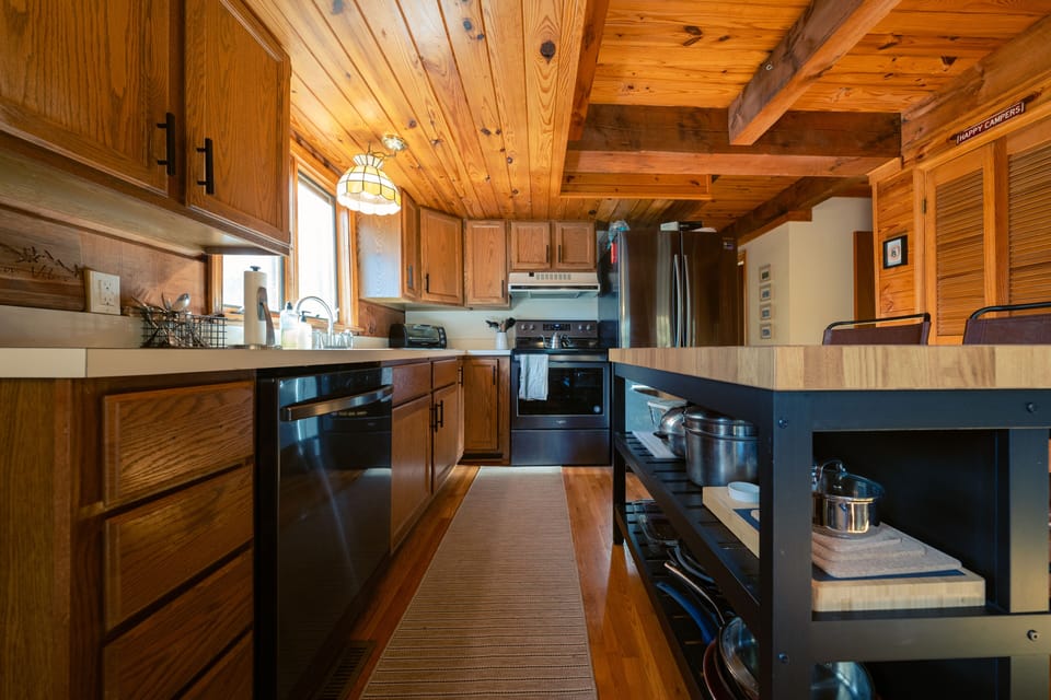 Well-stocked kitchen with everything you need.
