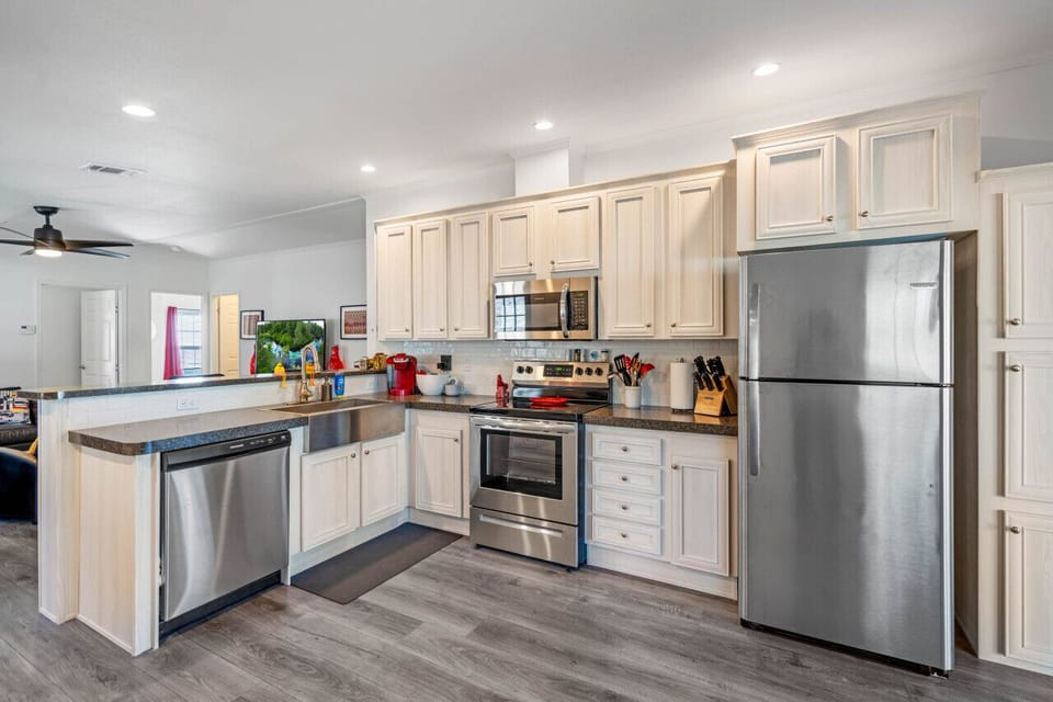 Brand new, stainless steel kitchen!