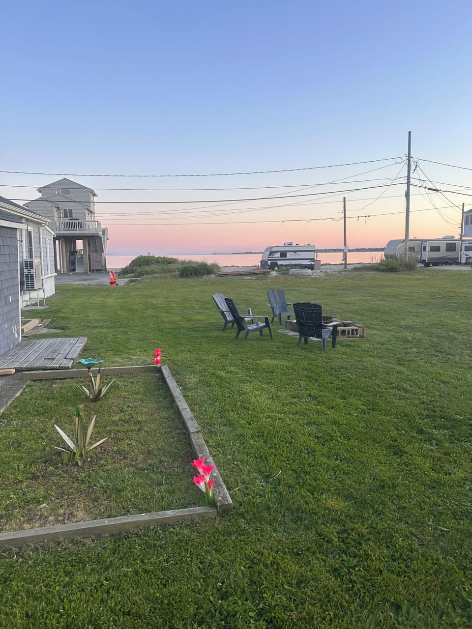 Fire pit and ocean view! Bring your own wood 🪵 