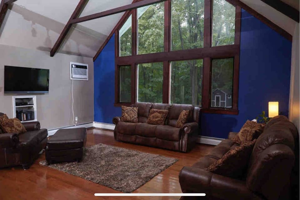 Great room with cable television