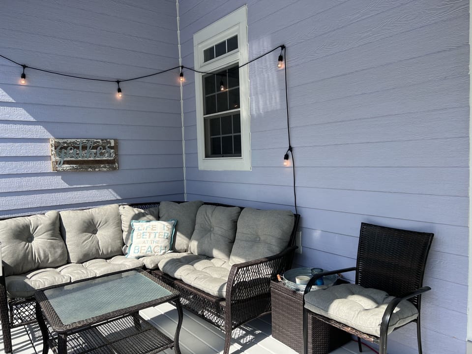 Screen porch