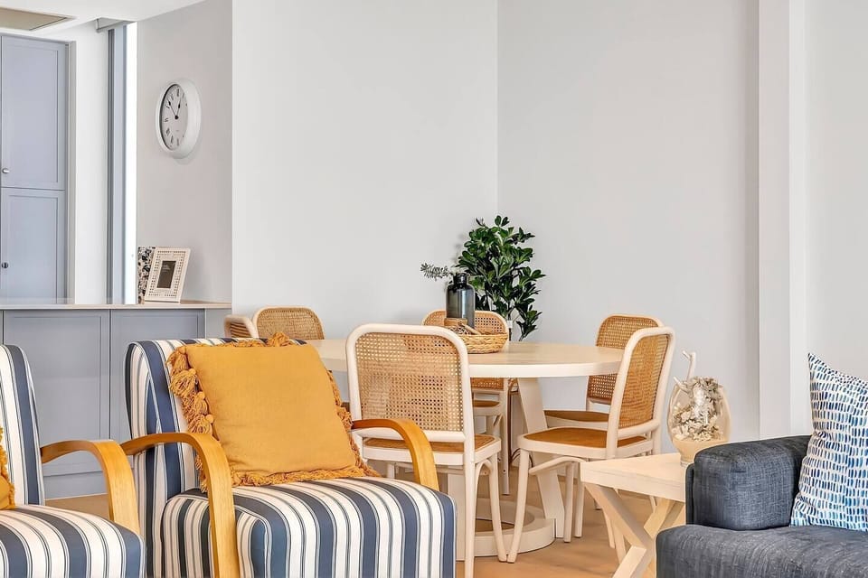  The open-plan dining area offers a six-seater table setting to enjoy casual meals together. 