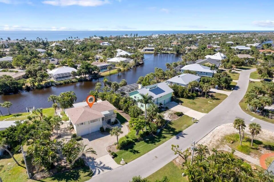 Location of house relative to beach