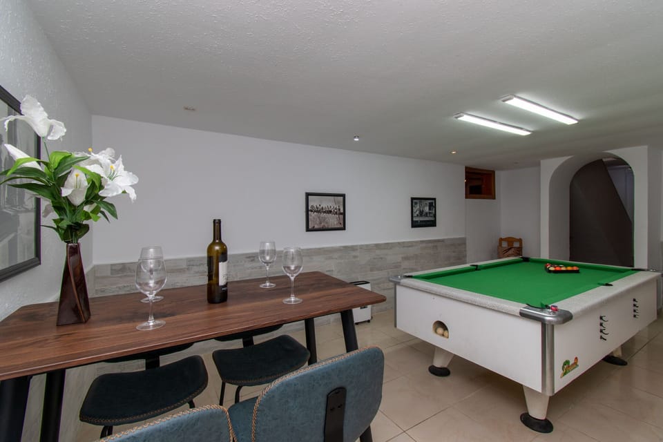 Games room with pool table