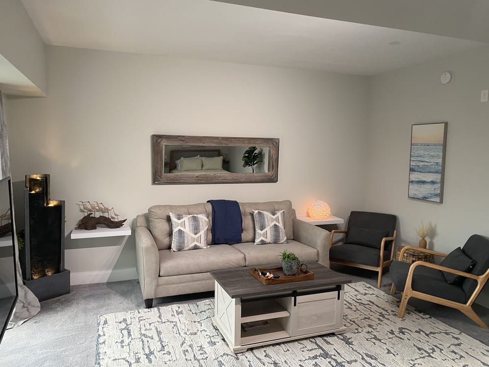 Open Living Room with Queen Sleeper Sofa, 52in Smart TV with cable and pool view