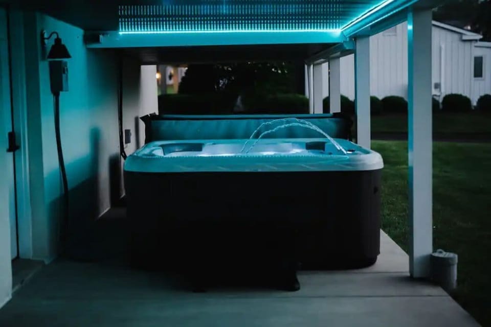 Outdoor spa tub