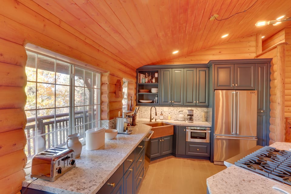 Fully Equipped Kitchen | Cooking Basics | Coffee Maker | Toaster