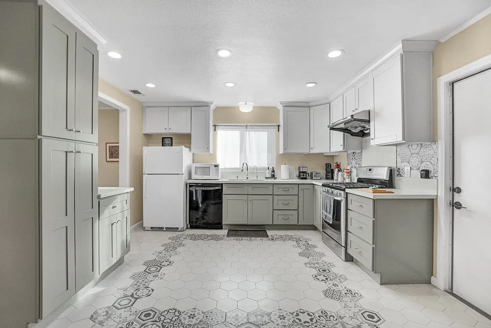 Fully Equipped Kitchen · Reverse Osmosis Water Filter 