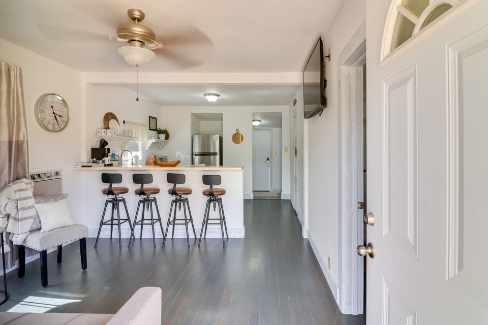 Dining Bar | Dishware/Flatware