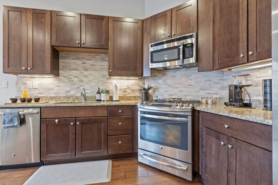 Full kitchen for preparing meals or enjoying the close dining take out options