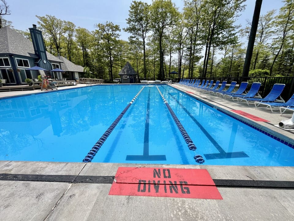 Pool free to use and only a short walk away!