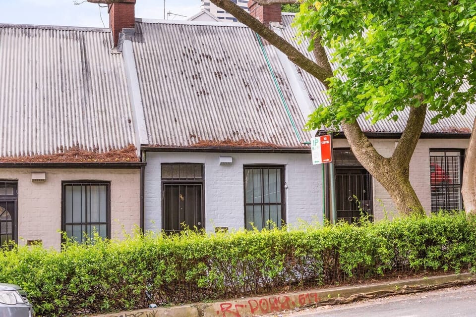 Discover a historical address between Surry Hills and Potts Point dining scene and an easy walk to the CBD 
