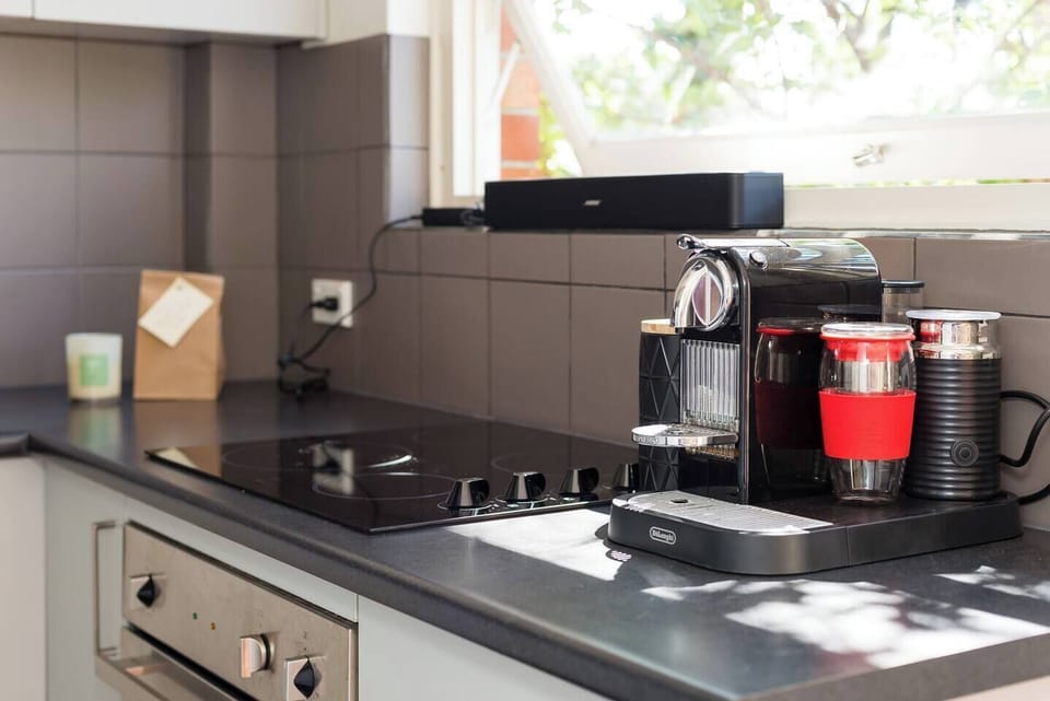 Start your day with a nice cuppa and make your way to the living area and enjoy picturesque views over the bay.