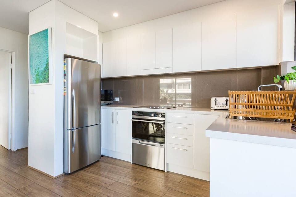 A modern kitchen is well-equipped with everything you need to cook meals at home. Although with Bondi's flourishing food scene you may not want to! 