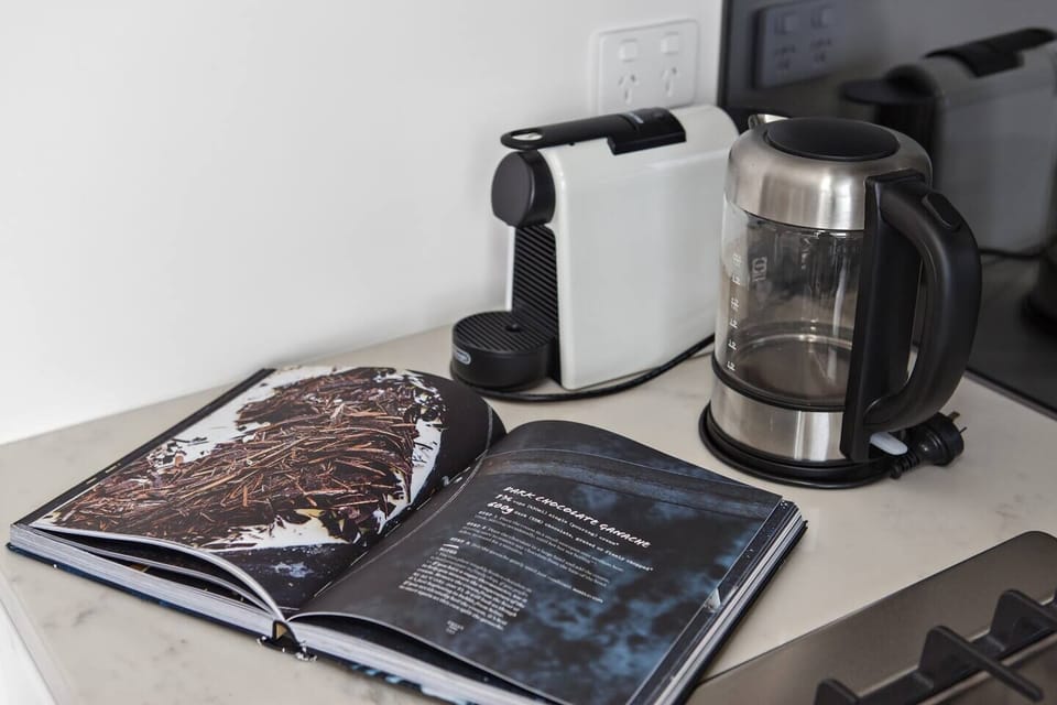 Nespresso coffee and various teas ensure that you start the day off on the right foot.