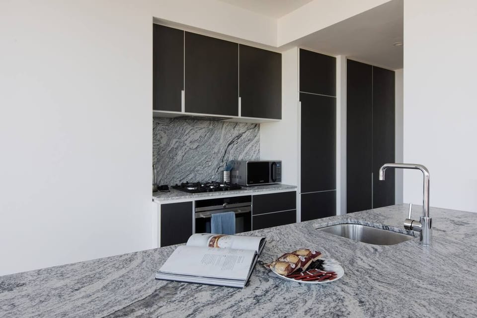  Designed around a central island, the gourmet kitchen makes it easy to prepare meals at home.
