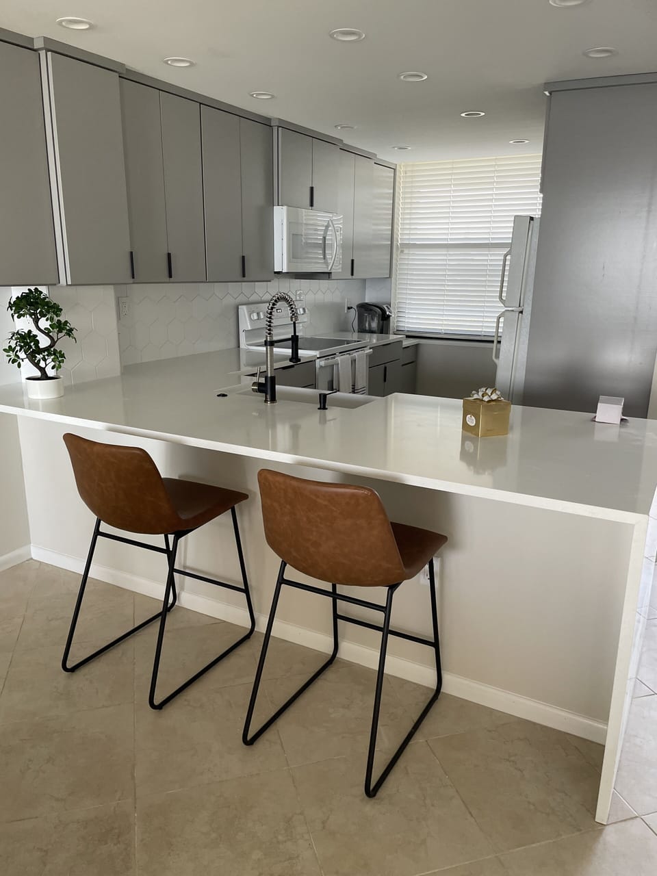  Open format kitchen w/ ocean view 