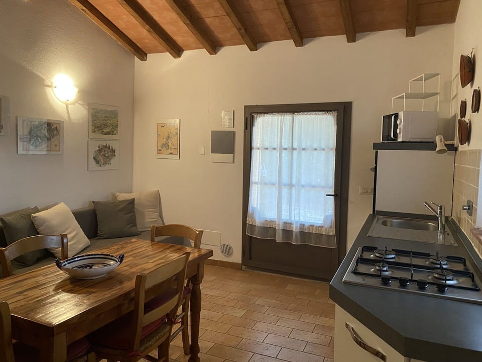 Autumn, Kitchen, Living Room, Spring, Summer