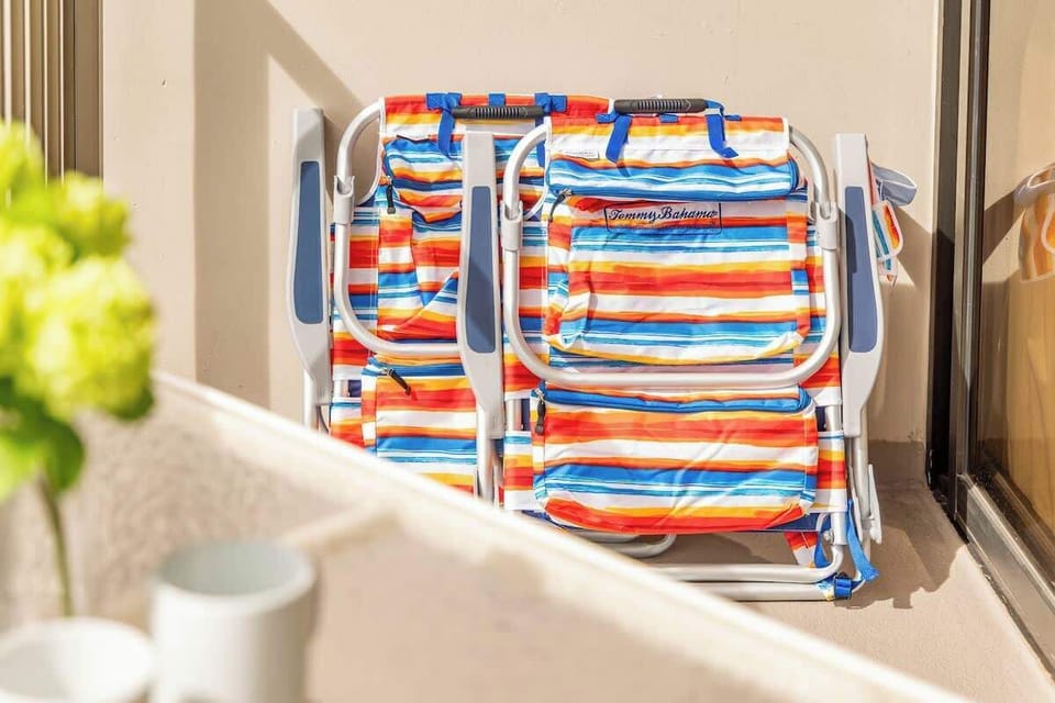 2 Beach chairs are available in the balcony