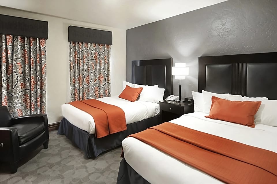 Recharge together in a bright double room with cozy linens