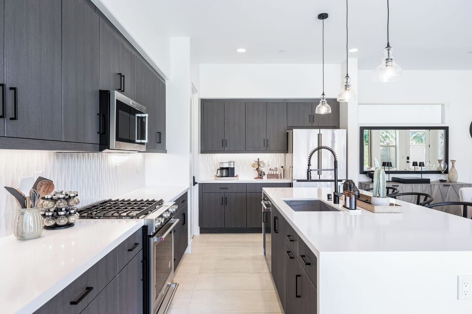 Fully equipped kitchen, just bring your favorite recipes and start cooking!