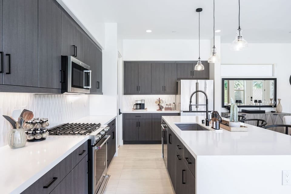 Fully equipped kitchen, just bring your favorite recipes and start cooking!