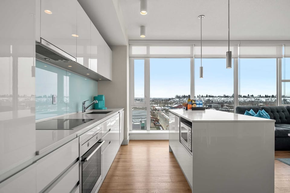 Large spacious kitchen for entertaining!