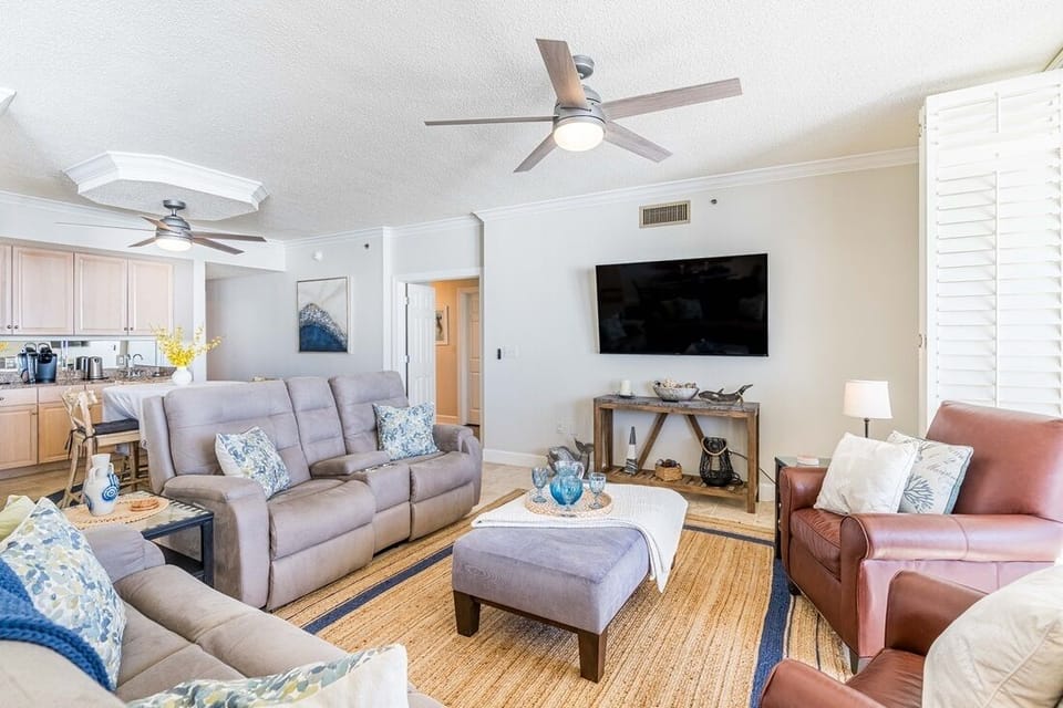 Beach Club 1705B Living Room