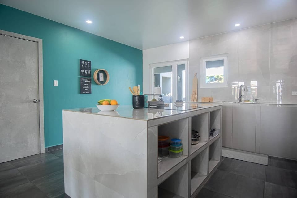 Kitchen with induction cooking plate.