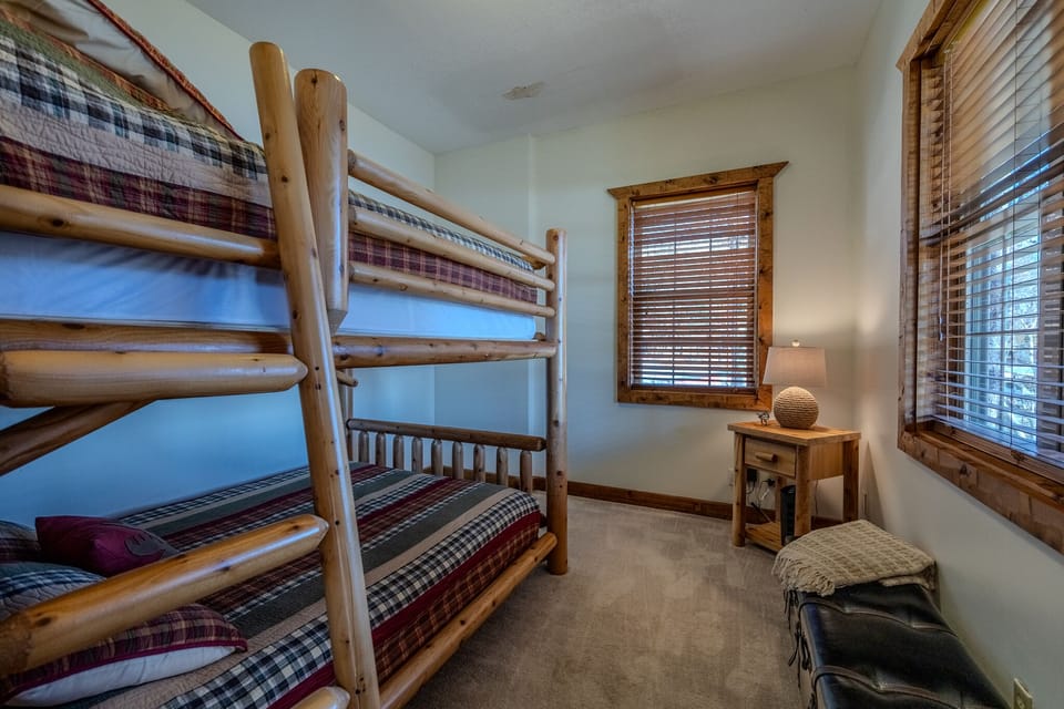 Downstairs bedroom 2, bunk queen beds. 