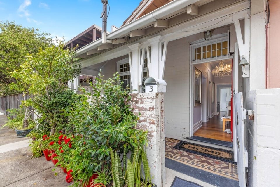 Front facade, enjoy a whole house
