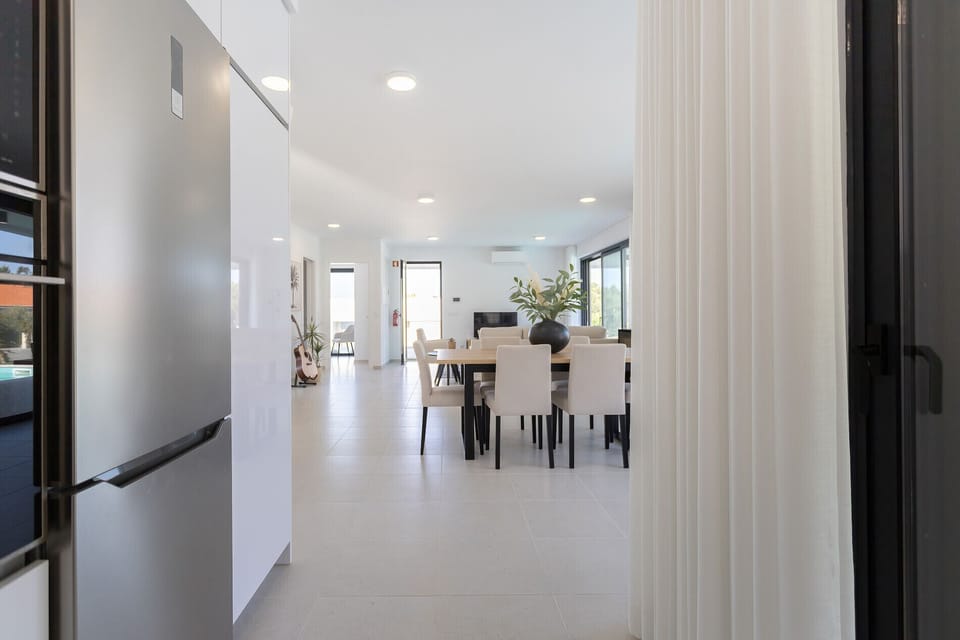 Luxury holiday home with private pool in Salir do Porto. Situated a short distance from the famous playas of the West of Portugal.
