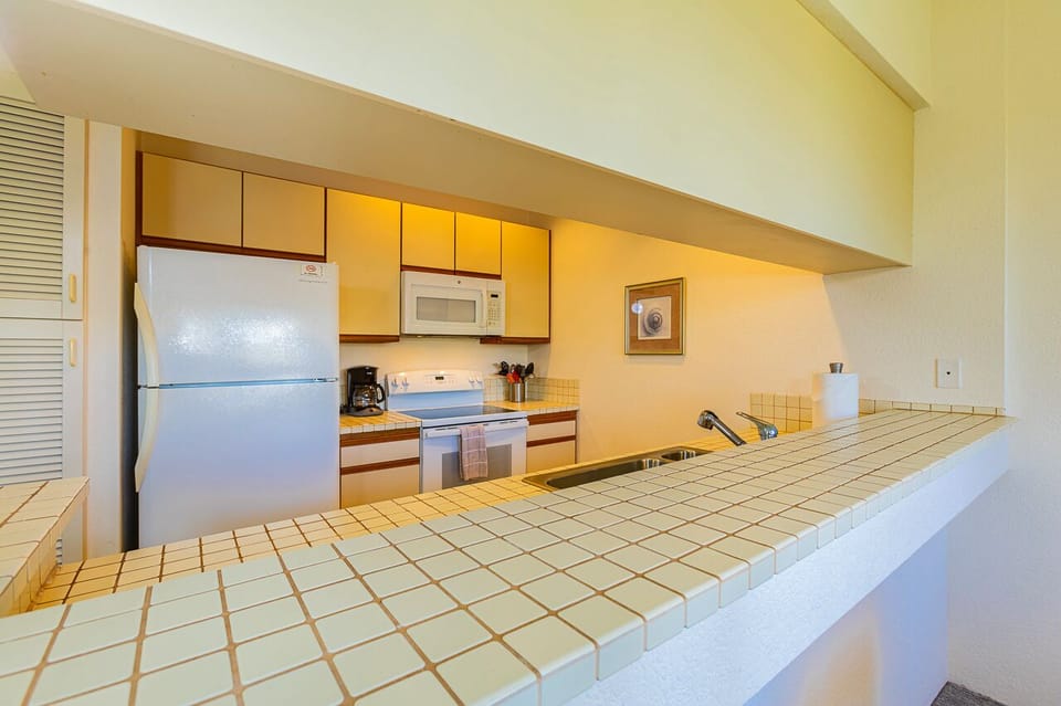 Passthrough window to enjoy your O'hana while creating meals. 