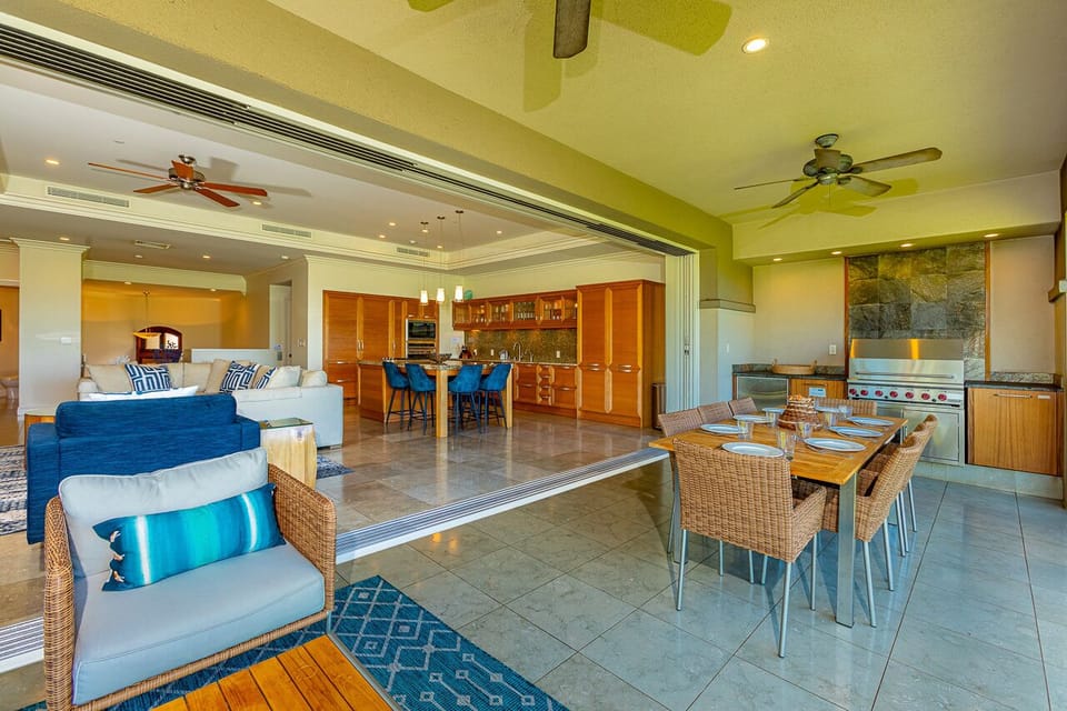 Seamless outdoor/indoor living while enjoying your Maui vacation