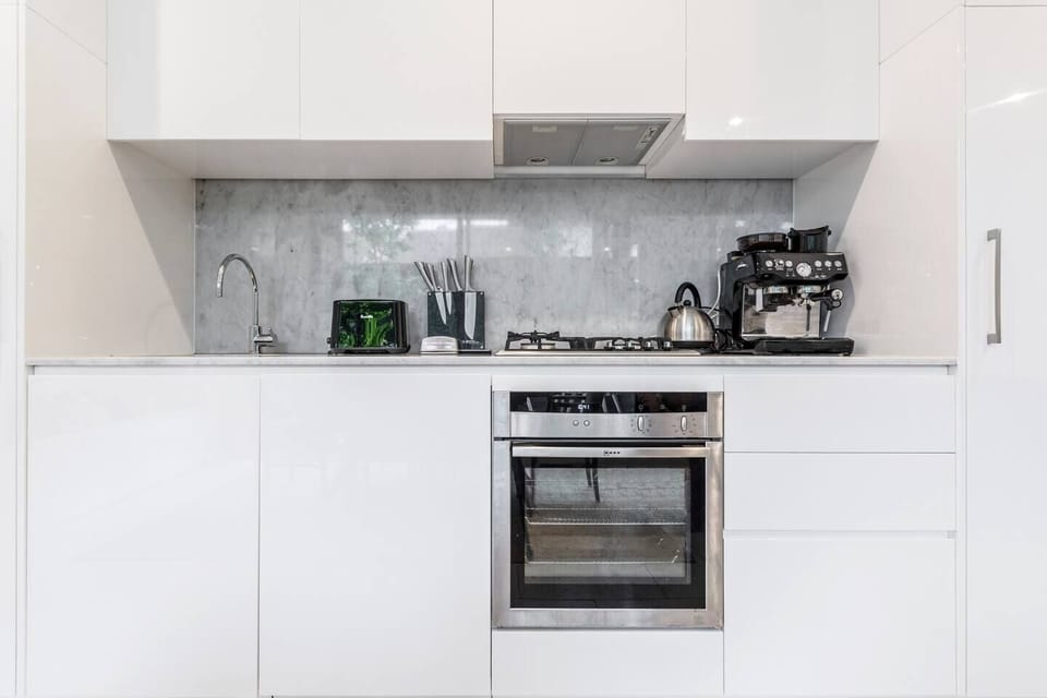 Pick up some gourmet goodies from Rose Street Pantry and prepare meals in the fully equipped kitchen.
