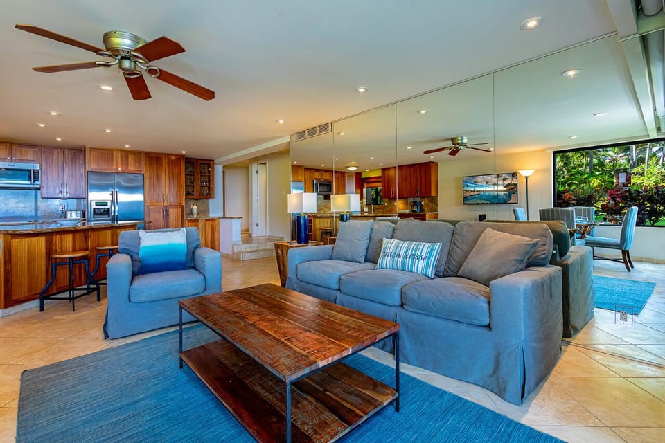 Entrance to the living room from the lanai