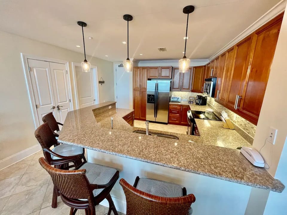 Kitchen & Bar