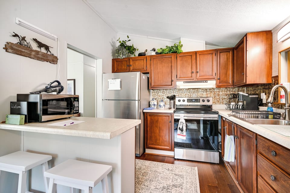 Kitchen | Breakfast Bar | Cooking Basics | Coffee Maker | Microwave