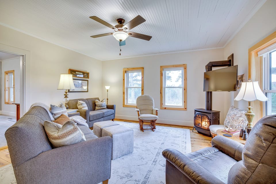 Hixton Vacation Rental | 3BR | 1BA | 1,200 Sq Ft | 2 Steps to Enter