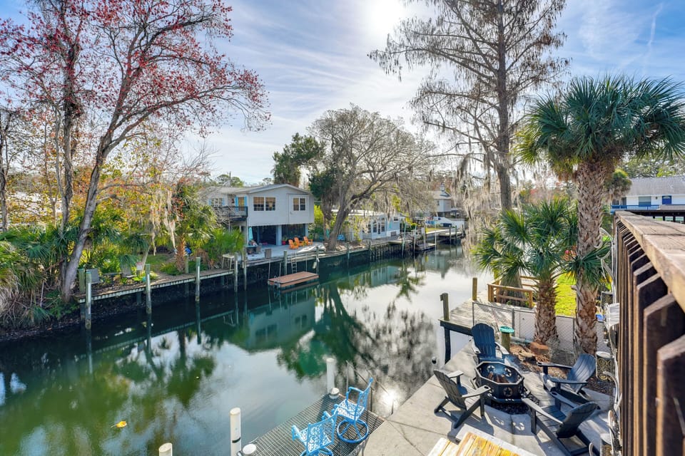 Spring Hill Vacation Rental | 4BR | 3.5BA | 1,500 Sq Ft | Stairs Required